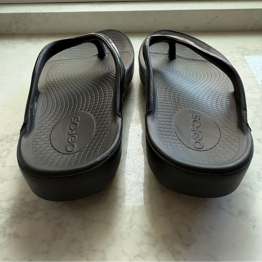 OOFOS Women's OOLALA Sandals Black Size 8 EUC - Picture 6 of 9